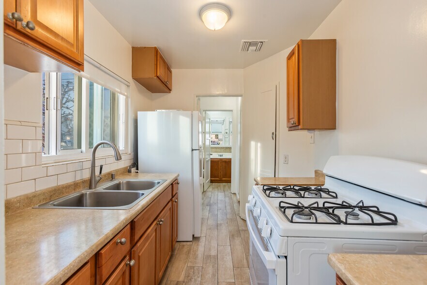 More Photos Of 811 E Nutwood St, Inglewood Apartments For Sale