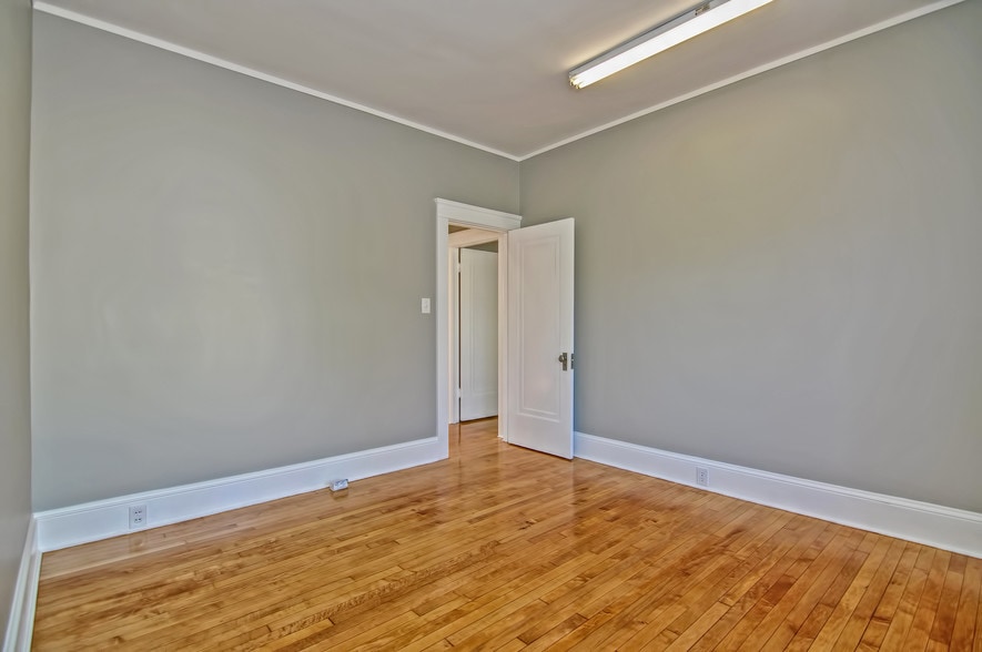 More Photos Of 1078 Main St, Leicester Coworking Space