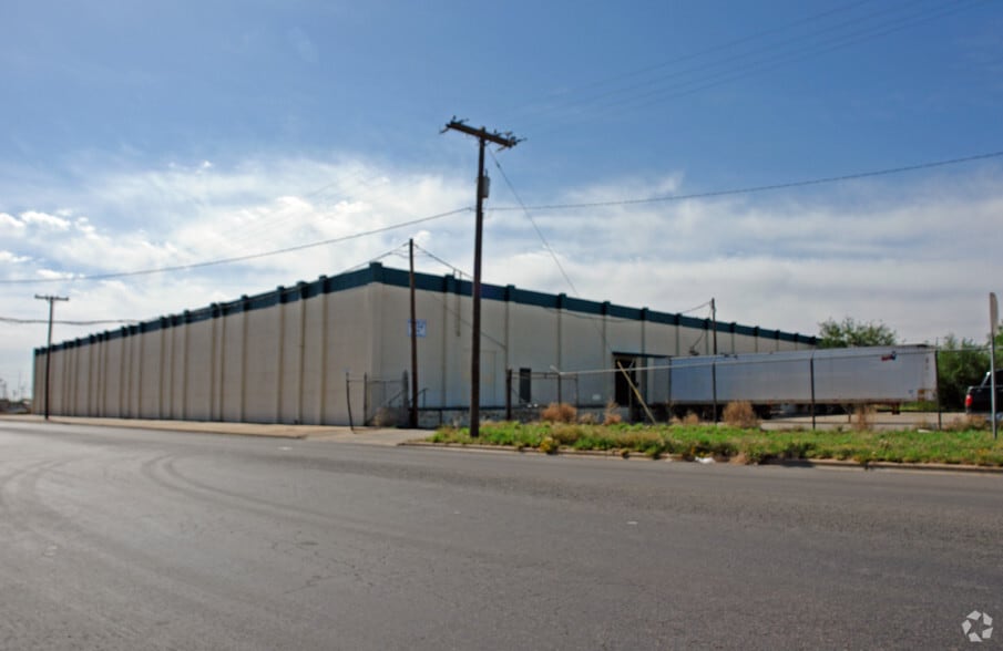 Primary Photo Of 4002 Magnolia Ave, Lubbock Distribution For Lease
