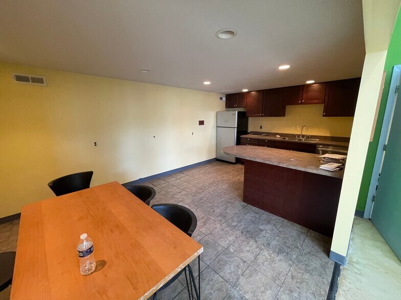 More Photos Of 3539 Clipper Mill Rd, Baltimore Warehouse For Sale