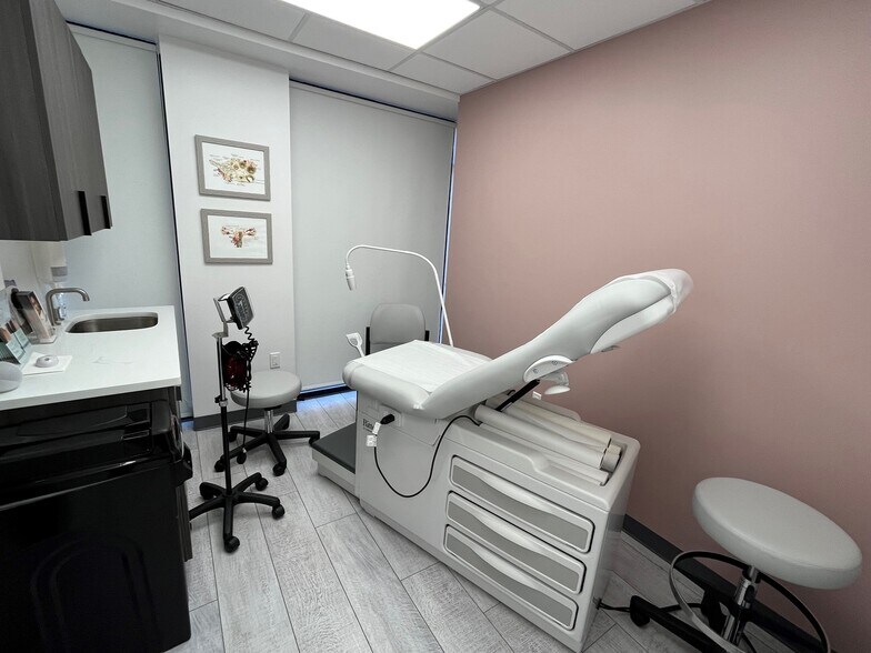 More Photos Of 40-29 235th St, Douglaston Office For Lease