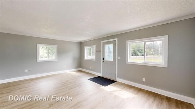 More Photos Of 9010 Dixie Hwy, Birch Run Warehouse For Lease