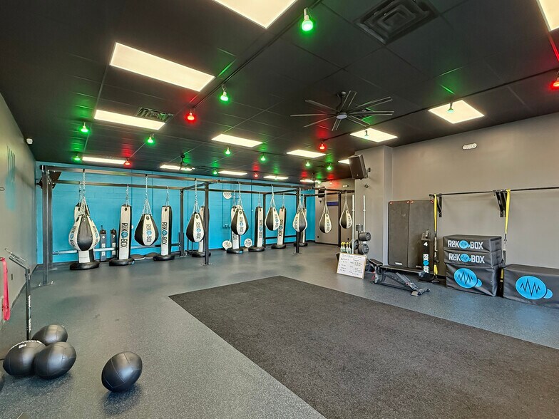 More Photos Of 190 Hendersonville Rd, Asheville Storefront Retail Office For Lease