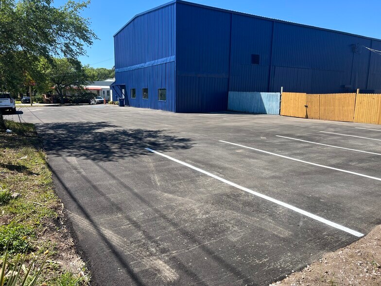 More Photos Of 2102 Orient Rd, Tampa Warehouse For Sale
