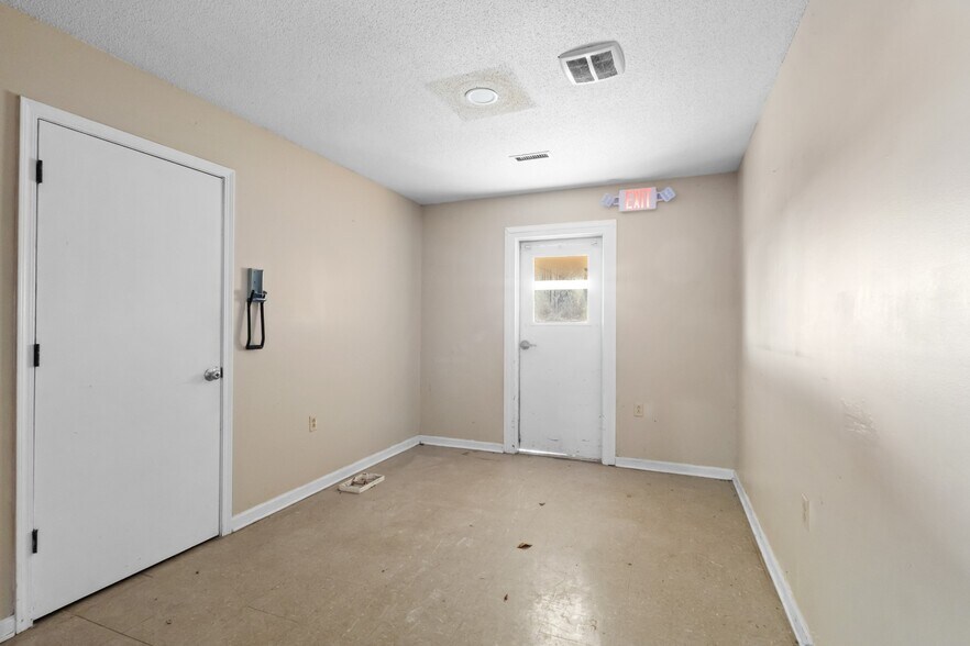 More Photos Of 2425 Highway 41A Byp, Clarksville Light Distribution For Sale