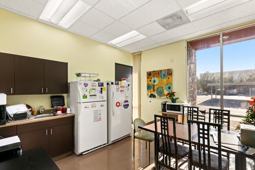 More Photos Of 7170 Smoke Ranch Rd, Las Vegas Office For Lease