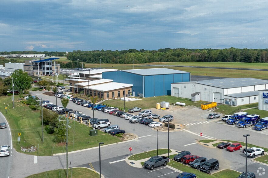 More Photos Of 3149-C Swift Creek Rd, Smithfield Airplane Hangar For Lease