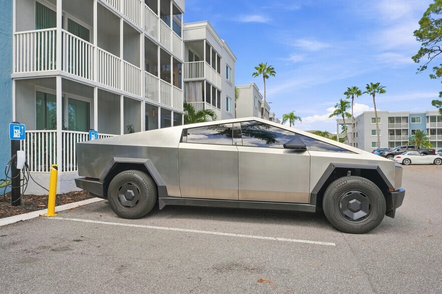 More Photos Of 2725 Coconut Bay Ln, Sarasota Apartments For Sale
