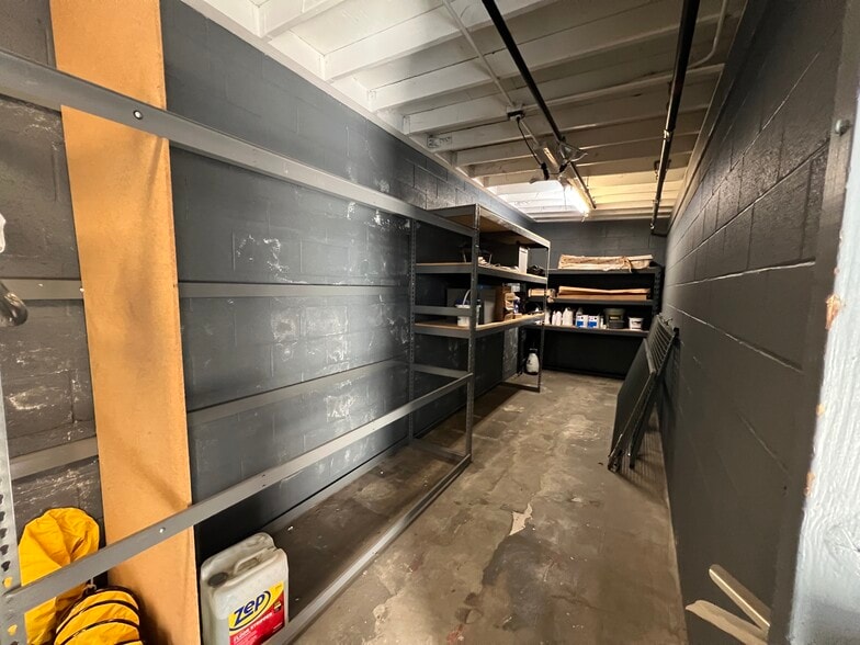 More Photos Of 315 S Flower St, Burbank Warehouse For Lease