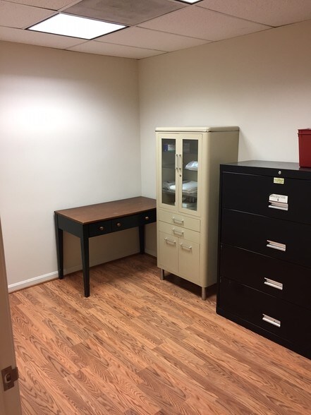 More Photos Of 6116 Rolling Rd, Springfield Medical For Lease