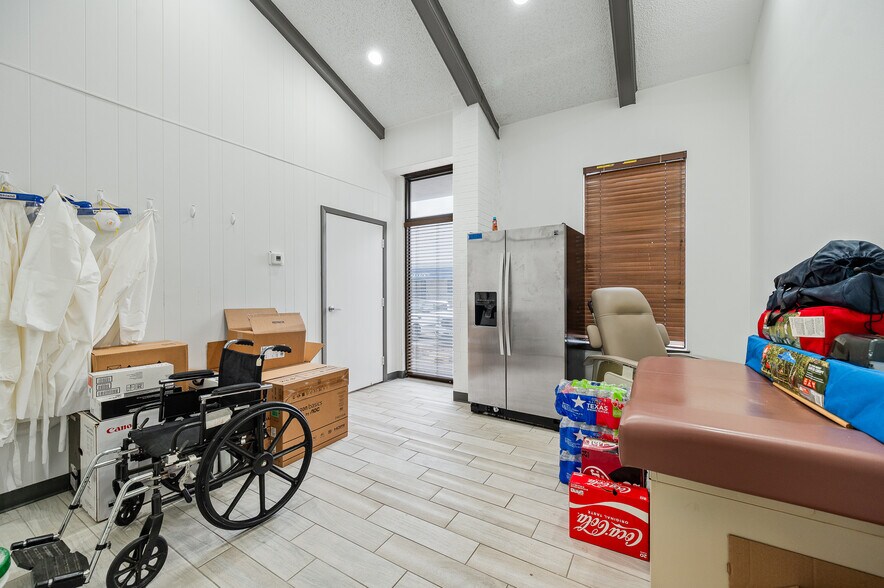 More Photos Of 3339 Fairview St, Pasadena Medical For Lease