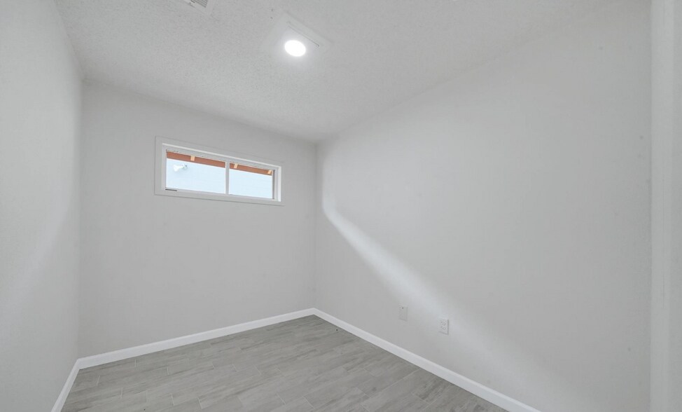 More Photos Of 522 Highway 3, La Marque Office For Lease