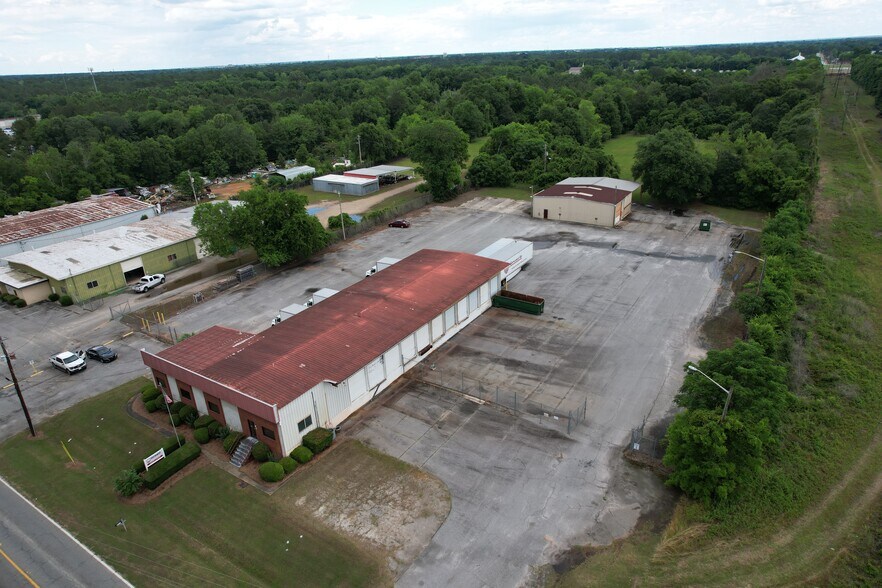 More Photos Of 1710 W Town rd, Albany Truck Terminal For Sale