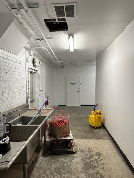 More Photos Of 5095 Colorado Blvd, Denver Warehouse For Lease