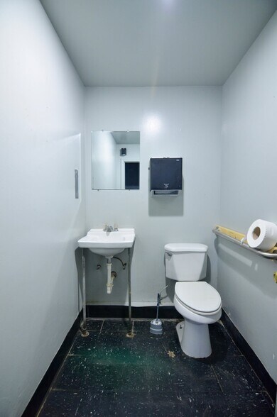 More Photos Of 12560 US-27, Chickamauga General Retail For Sale