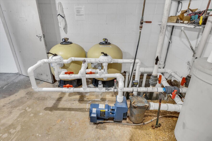 More Photos Of 1907 N Cunningham Ave, Urbana Hotel For Sale