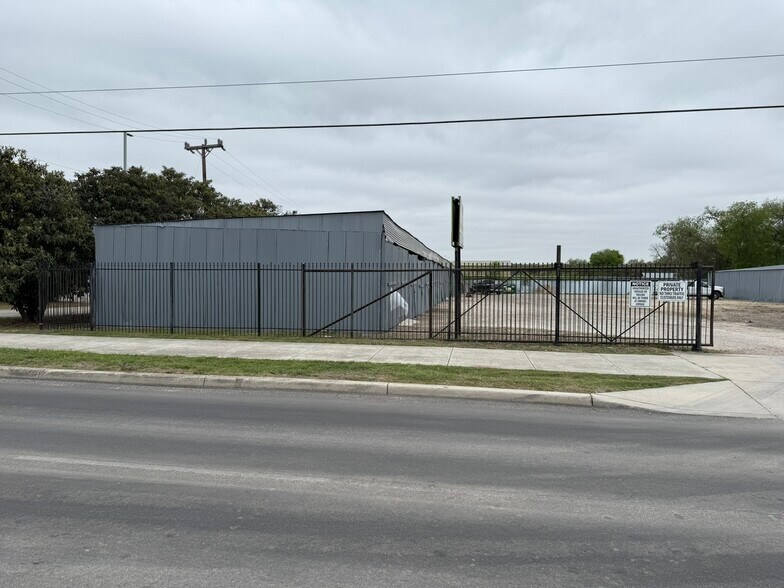 More Photos Of 4930 Callaghan Rd, San Antonio Self Storage For Sale