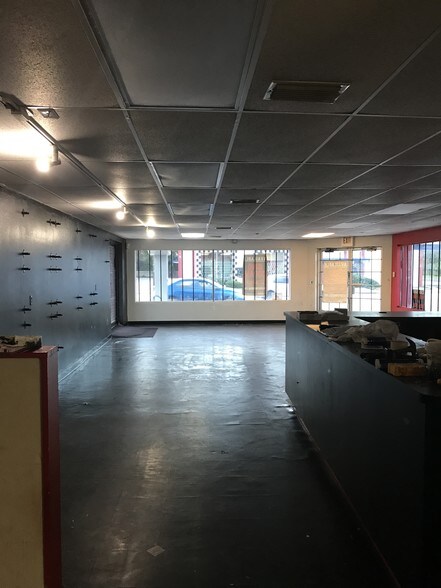 More Photos Of 909 W International Speedway Blvd, Daytona Beach Freestanding For Sale