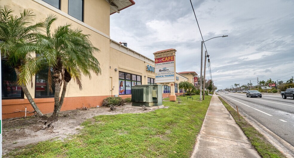 More Photos Of 8200-8250 66th St N, Pinellas Park Unknown For Lease