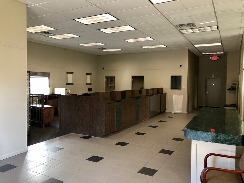 More Photos Of 124 S Main St, Ridgely Bank For Sale