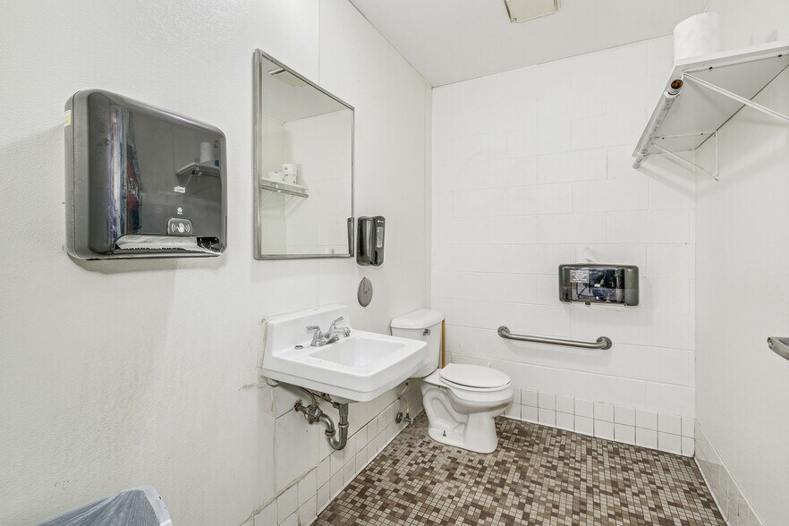 More Photos Of 1003 Campbell St, Prescott Freestanding For Sale