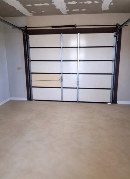 More Photos Of 208 SE Avenue 2 Ave, Atkins Office For Sale