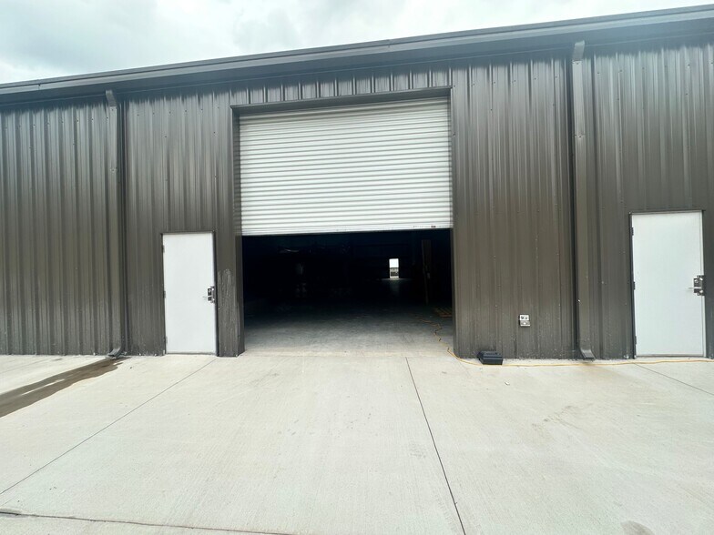More Photos Of 4875 Warehouse Way, Cumming Flex For Lease