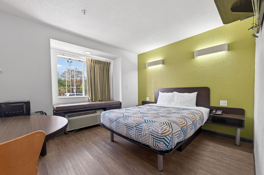 More Photos Of 1901 Broadcast St, Gastonia Hotel For Sale