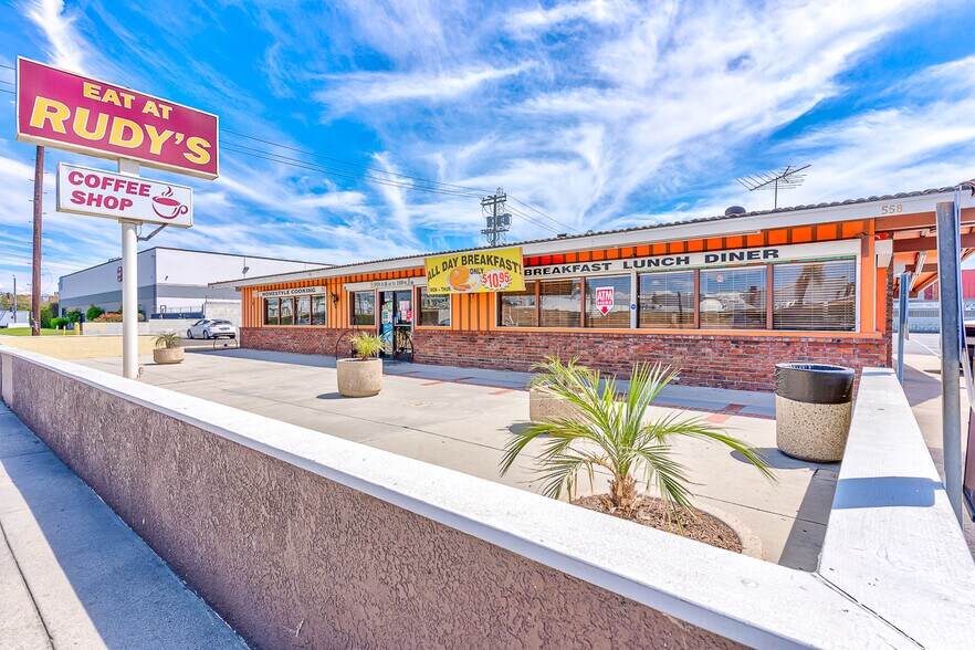 More Photos Of 558 E Anaheim St, Wilmington Restaurant For Sale