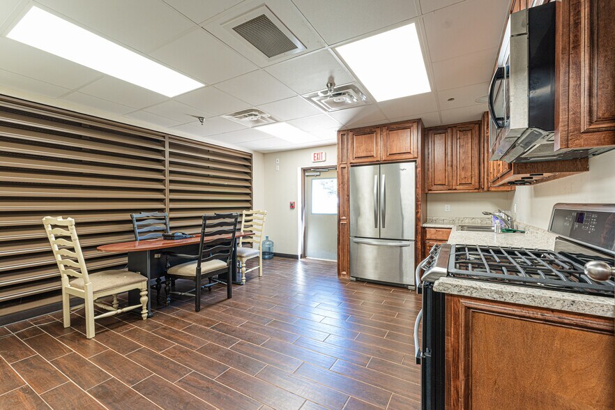 More Photos Of 1900 NE 36th St, Oklahoma City Office For Sale