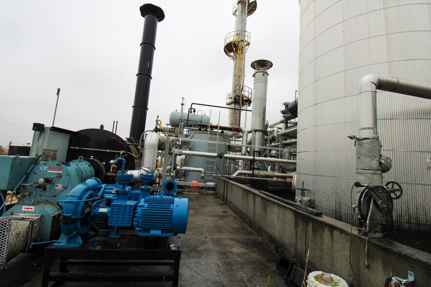 More Photos Of 5640 44th Ave S, Clinton Office For Sale