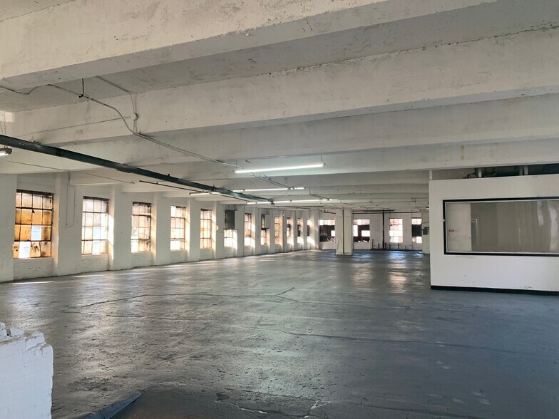 More Photos Of 4410 Park Ave, Bronx Warehouse For Lease
