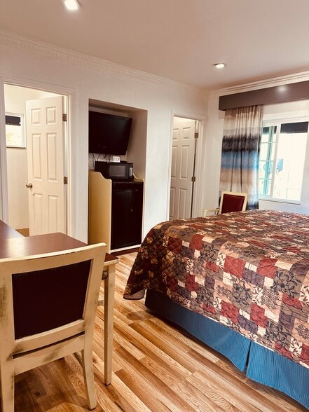 More Photos Of 5850 W Olympic Blvd, Los Angeles Hotel For Sale