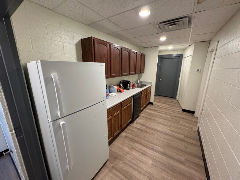 More Photos Of 4466 S 74th Ave, Tulsa Manufacturing For Sale