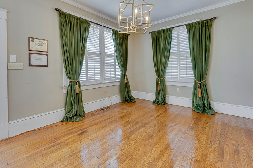 More Photos Of 906 Augusta St, Greenville Office For Sale