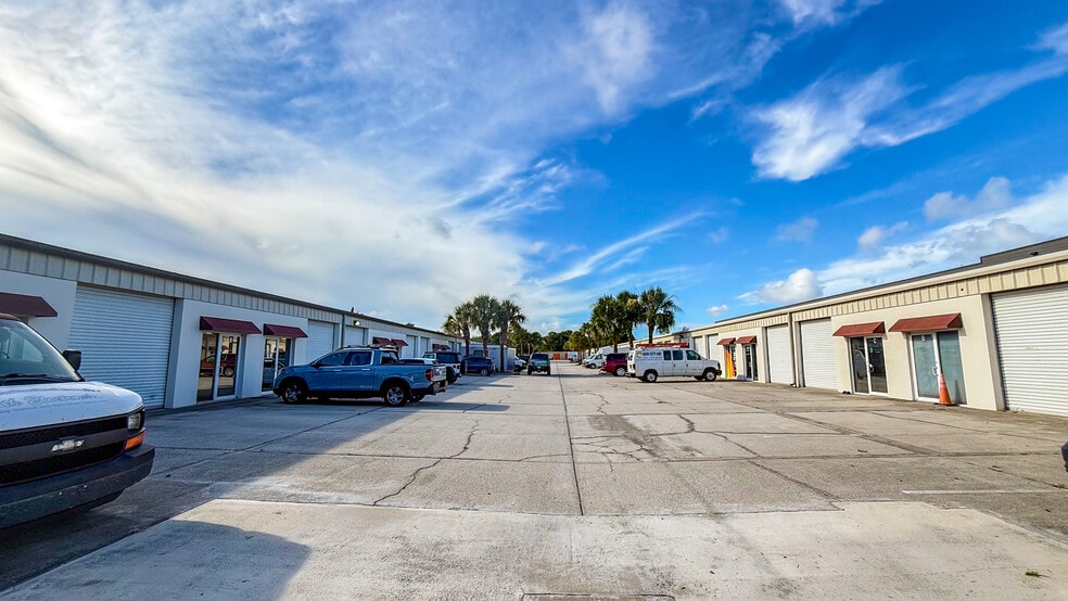 More Photos Of 2600 Aurora Rd, Melbourne Unknown For Lease