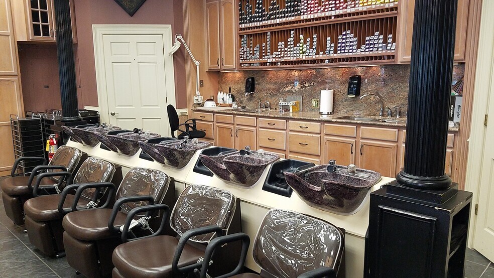 More Photos Of 1260-1272 Alverser Plz, Midlothian Storefront Retail Office For Lease