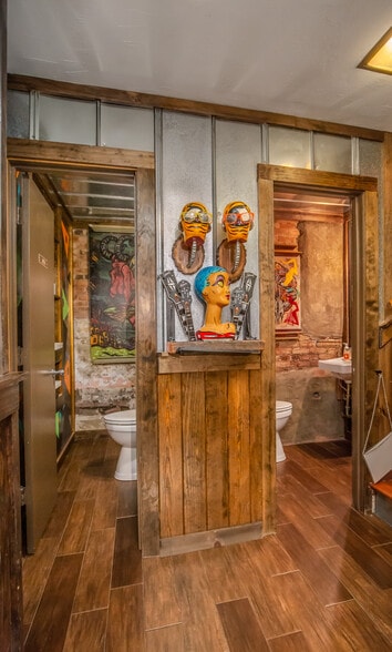 More Photos Of 114-116 17th Ave S, Nashville Office For Sale