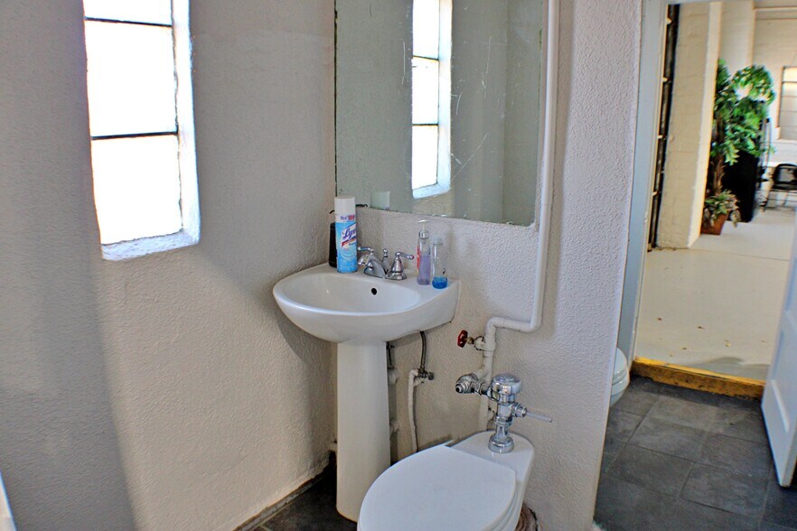 More Photos Of 1500 Wyoming Ave, El Paso Auto Repair For Sale