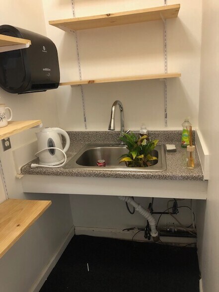 More Photos Of 860-864 Willis Ave, Albertson Storefront Retail Office For Lease