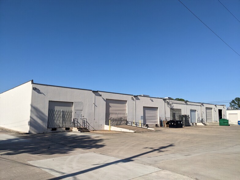 More Photos Of 10606 Hempstead Rd, Houston Unknown For Lease