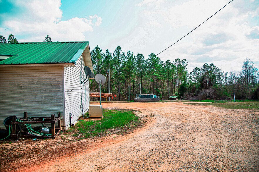 More Photos Of 2777 Hwy 83, Evergreen Service Station For Sale