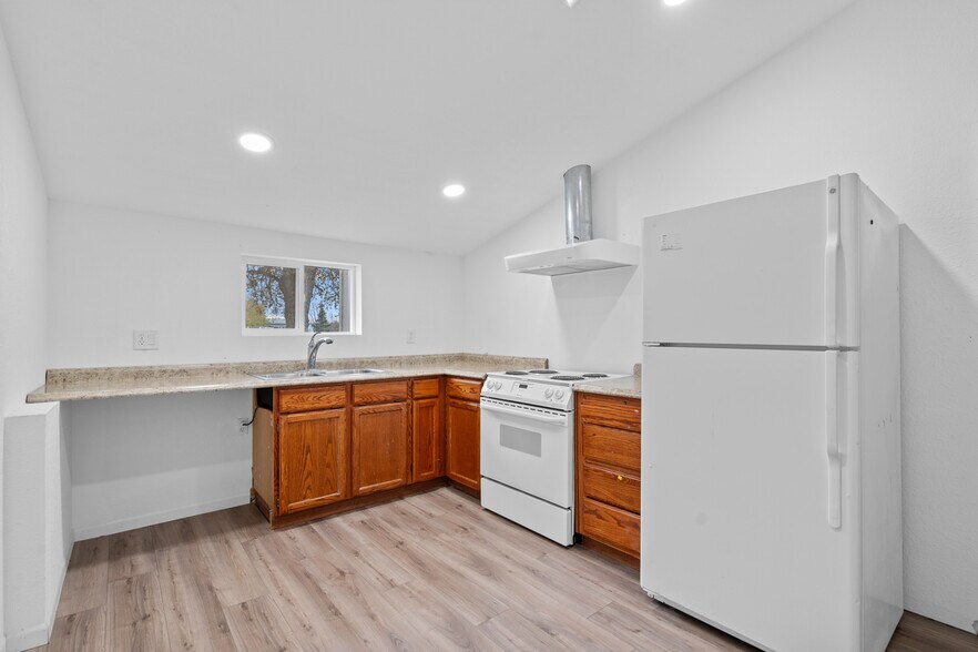 More Photos Of 990 E Hwy 730, Irrigon Storefront Retail Office For Sale