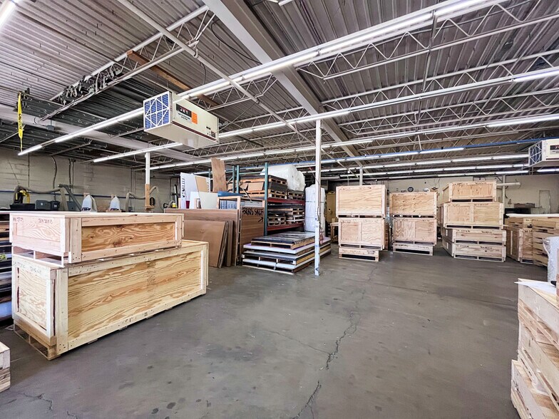 More Photos Of 500 N Hamilton Rd, Columbus Light Manufacturing For Sale