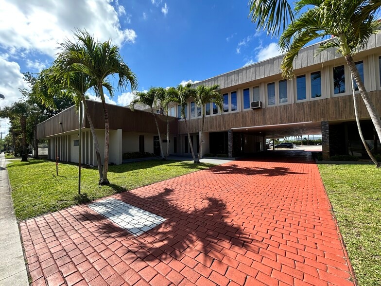 Primary Photo Of 4121-4141 NW 5th St, Plantation Medical For Sale