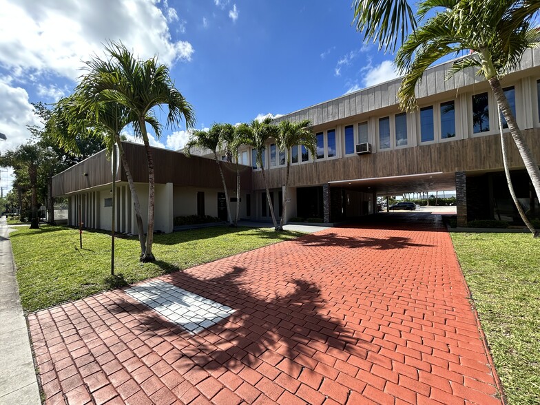 Primary Photo Of 4121 NW 5th St, Plantation Medical For Lease