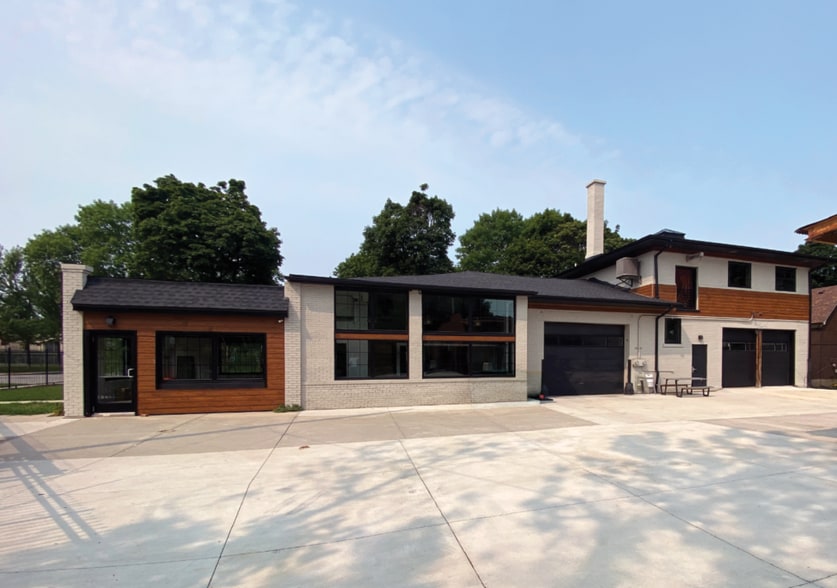 Primary Photo Of 3178 N Fratney St, Milwaukee Flex For Lease