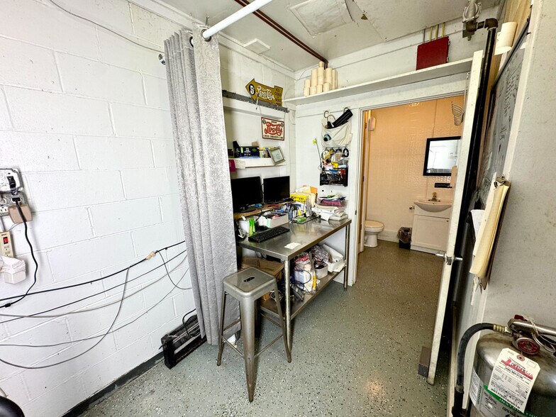 More Photos Of 19510 Leatherwood Rd, Salesville Freestanding For Sale