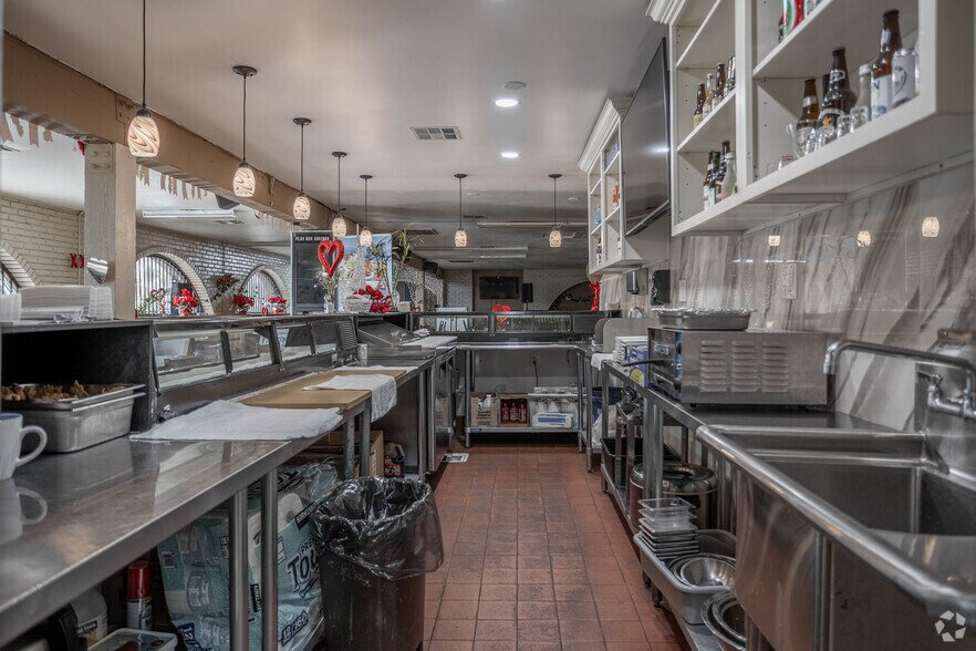 More Photos Of 114 E 11th St, Perris Restaurant For Lease