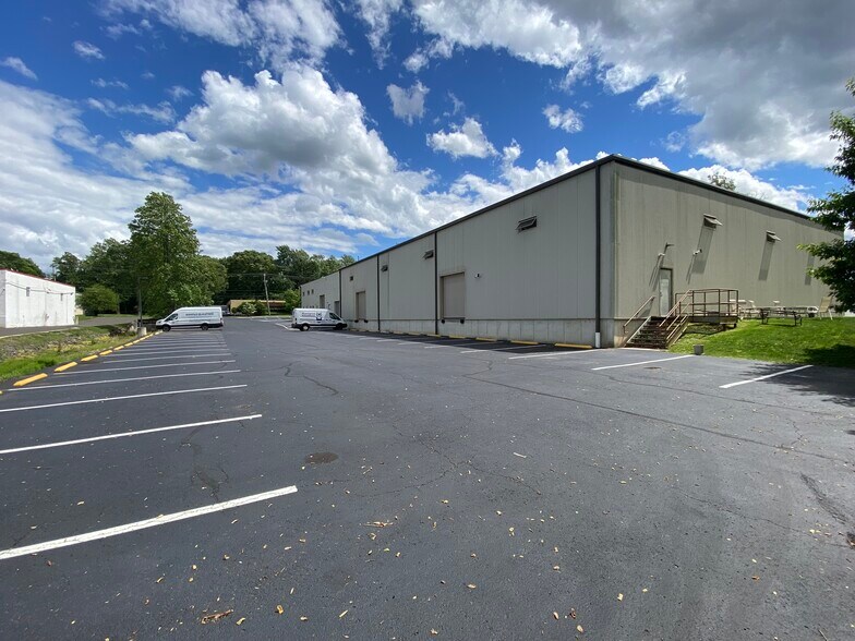 More Photos Of 164 Railroad Dr, Warminster Warehouse For Lease